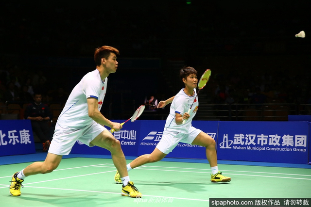 王懿律和黄东萍止步4强