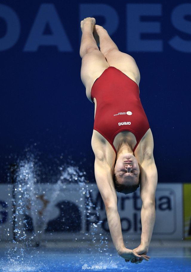 3米跳板资格赛施廷懋排名第一 携王涵晋级半决赛