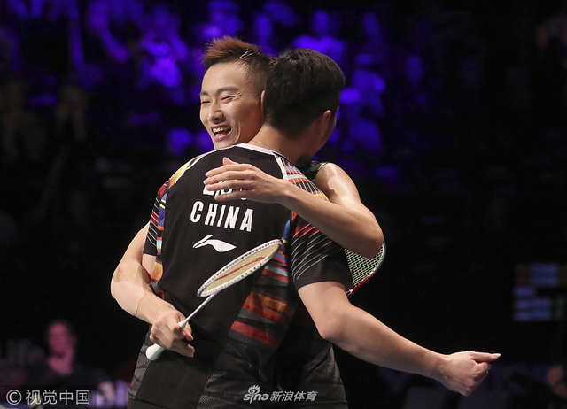 张楠和刘成很开心