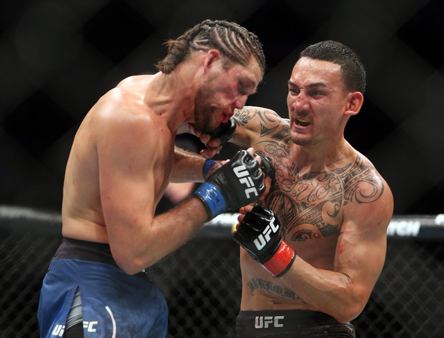 ufc231精彩集锦 霍洛威重创奥尔特加_新浪图片