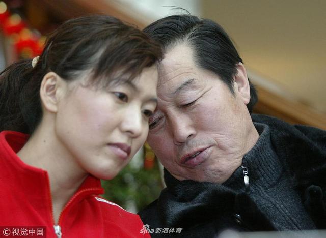20           2004年4月29日,马俊仁出席王军霞健身俱乐部开业