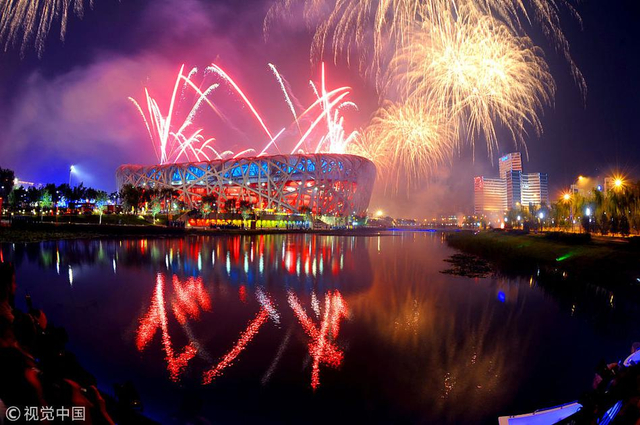 40         2008年8月8日,中国北京,北京奥运会开幕式隆重开幕.