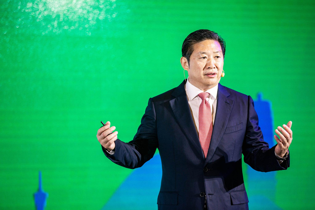 中原网球中心主任、郑州网球公开赛联合赛事总监荣长安先生介绍球员阵容