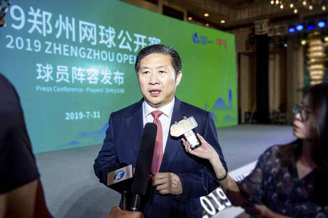 中原网球中心主任、郑州网球公开赛联合赛事总监荣长安先生接受媒体采访