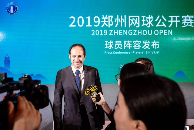 郑州网球公开赛联合赛事总监莫根o梅纳汉先生接受媒体采访
