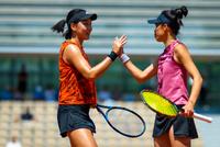 法网-王欣瑜组合2-0力挫5号种子 晋级女双八强