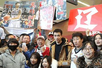 辽篮后卫赵继伟回国