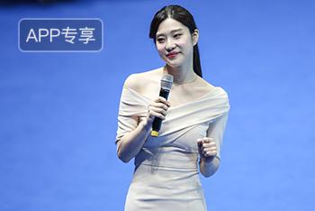世锦赛主持人身材曼妙