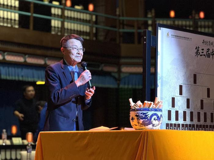 开幕式最后进行了抽签仪式，裁判长吕国梁主持。