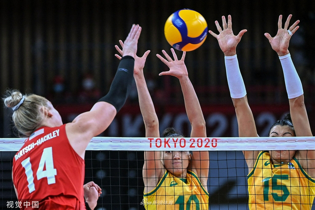 美国女排大胜巴西夺金 金牌数反超中国