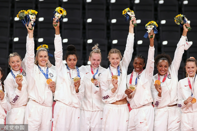 美国女排大胜巴西夺金 金牌数反超中国