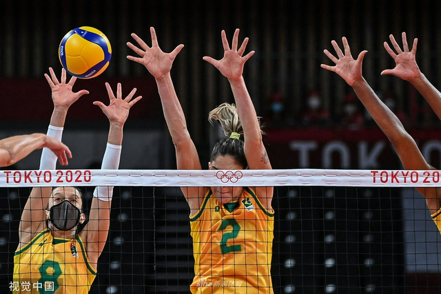 美国女排大胜巴西夺金 金牌数反超中国