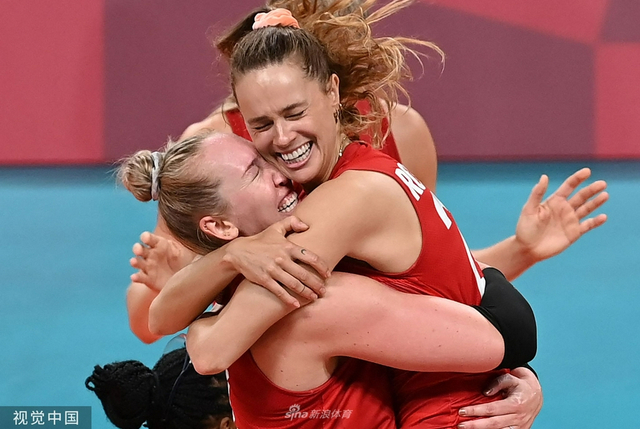 美国女排大胜巴西夺金 金牌数反超中国