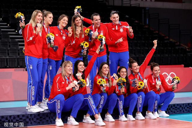 美国女排大胜巴西夺金 金牌数反超中国