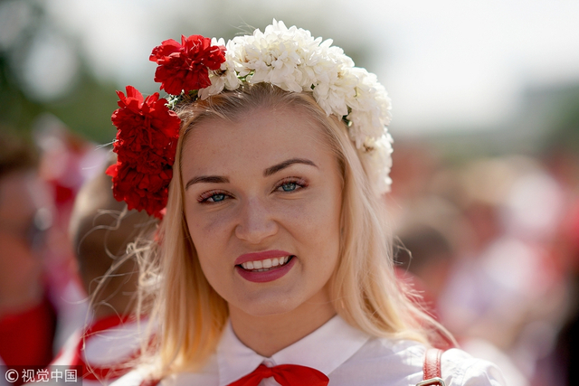 波兰女球迷惊艳亮相颜值高