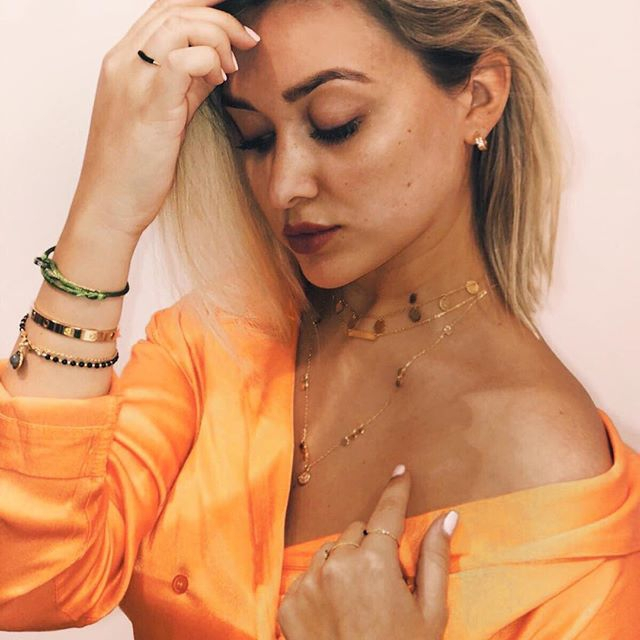 德布劳内娇妻私房照