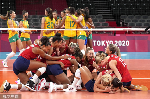 美国女排大胜巴西夺金 金牌数反超中国