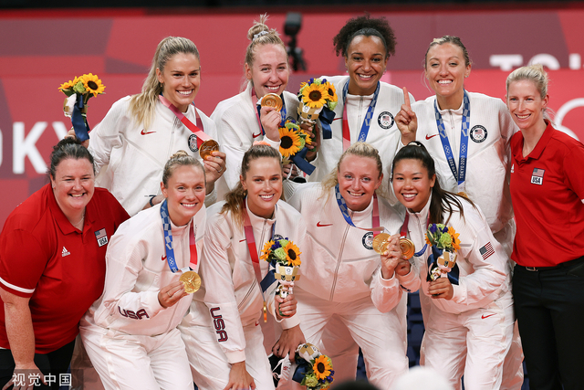 美国女排大胜巴西夺金 金牌数反超中国