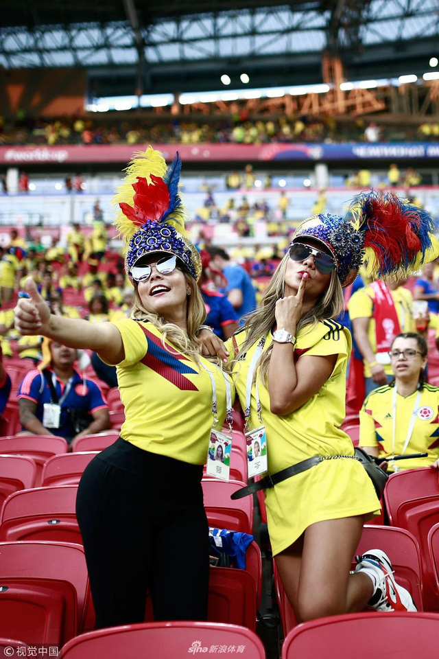 颜值身材全部巅峰!波兰哥伦比亚一战美女球迷