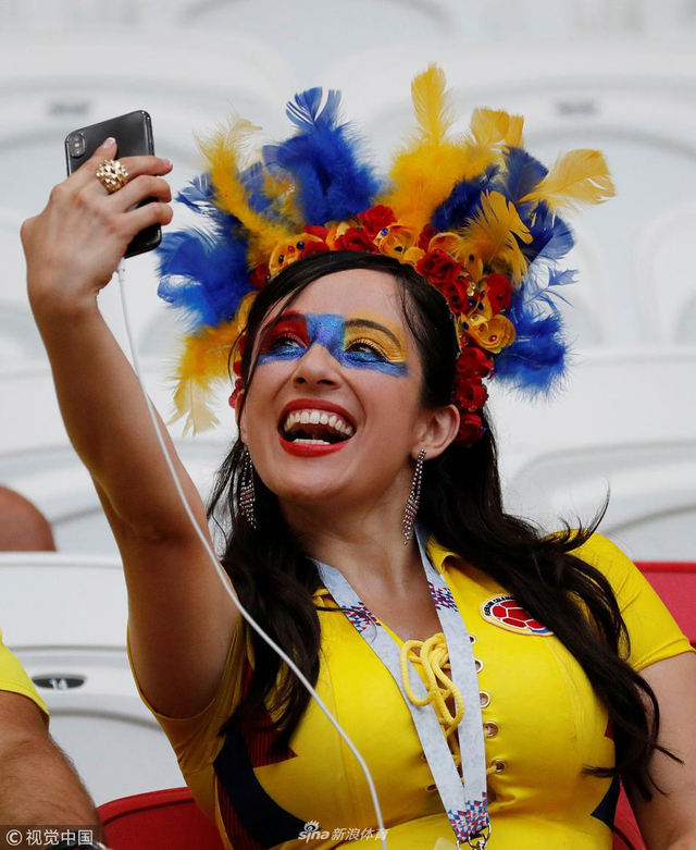 颜值身材全部巅峰!波兰哥伦比亚一战美女球迷