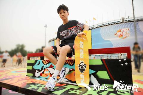 天天帅气玩滑板