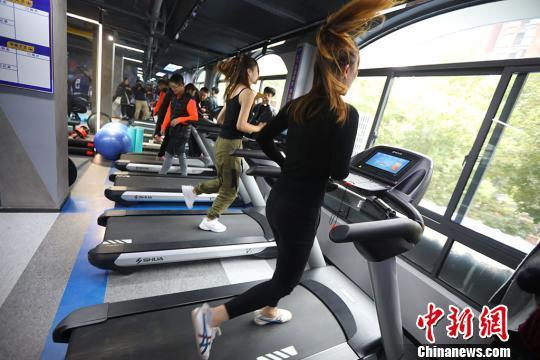 冬季户外运动并非利恒大于弊 资料图 泱波 摄