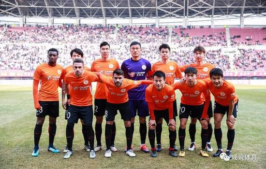 人和阵容不俗，刘健、万厚良等老将加上U23红星曹永竞实力不可小觑