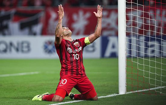 2018亚冠联赛1/8决赛次回合，上海上港2-1鹿岛鹿角。胡尔克庆祝进球。本文图片 东方IC 图