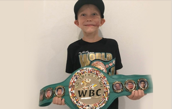 WBC向布里杰颁发了世界拳击金腰带