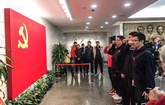 集训队参观中共一大会址