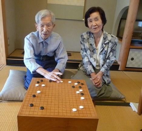 Sugiuchi Masao and Kazuko analyzing Go together in 2017 (Image credit: Reddit)