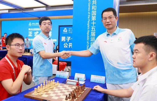  黄仁杰逼平丁立东谈主