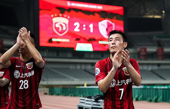 上港球员谢场，落寞的武磊。