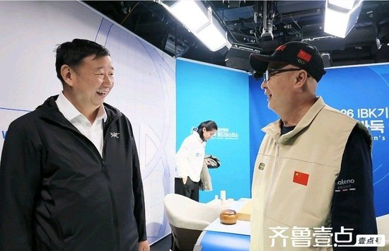 俞斌刘玮为获胜的李小溪欣慰