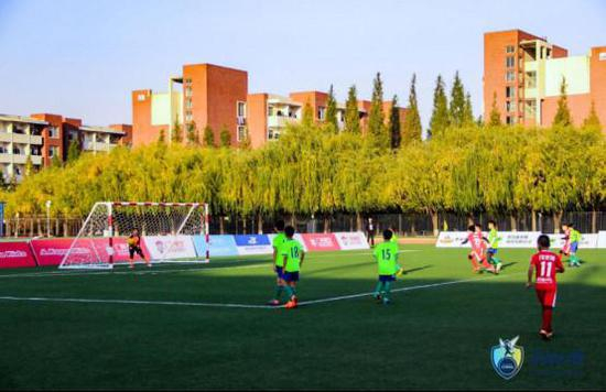 总决赛掠影中国足球小将邝兆镭任意球打门瞬间