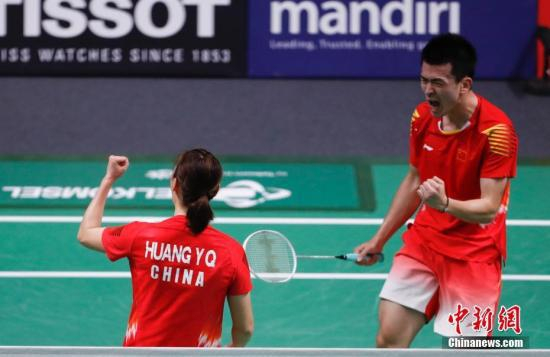  全英赛爆冷出局，“雅思组合”遭遇赛季首败。资料图：图为郑思维/黄雅琼在比赛中。中新社记者 杜洋 摄