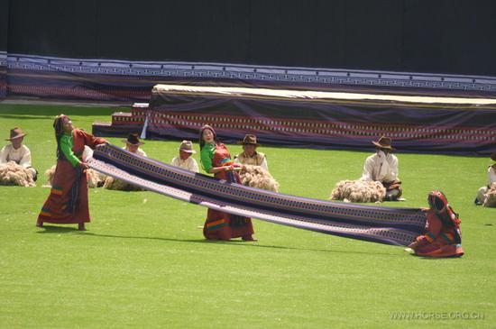 传统织布与羊毛表演