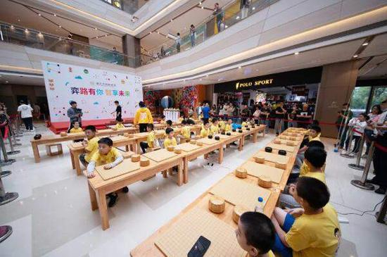 9月，聂卫平围棋道场上海浦东校区开业