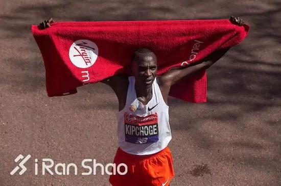 这也是他自2014年以来的马拉松九连胜，而且这些全部是大满贯比赛。