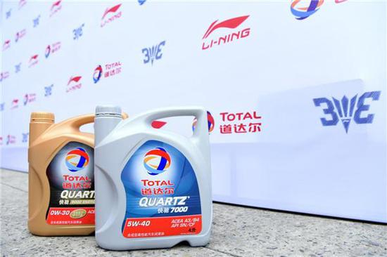 健力宝还为所有参赛运动员提供了丰富赠品以及饮品。