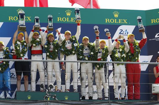 我们拭目以待，期待再次在领奖台上看到我们华人的身影。