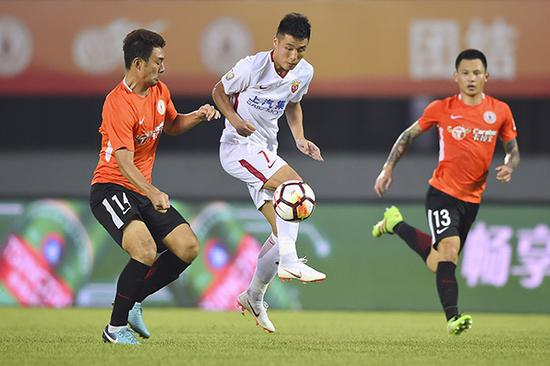 上海上港5比1北京人和，球队终于松了一口气。本文图片 视觉中国