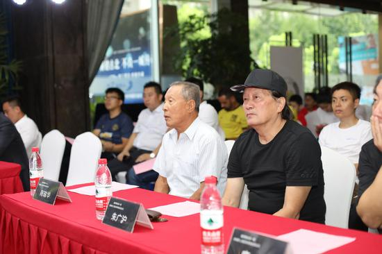 朱广沪和商瑞华在活动现场。