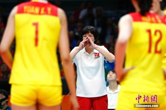 资料图：郎平在比赛中&nbsp;中新网记者 富田 摄