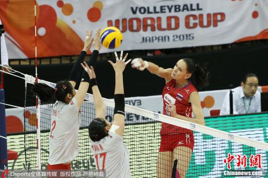 资料图：冈察洛娃（右一）。