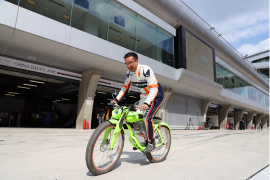 图为：2018赛季China GT GT4组别年度冠军车手——信中利AMR车队车手杨孟樵