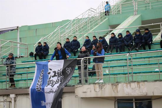 又有多少家长愿意送孩子去踢球呢？