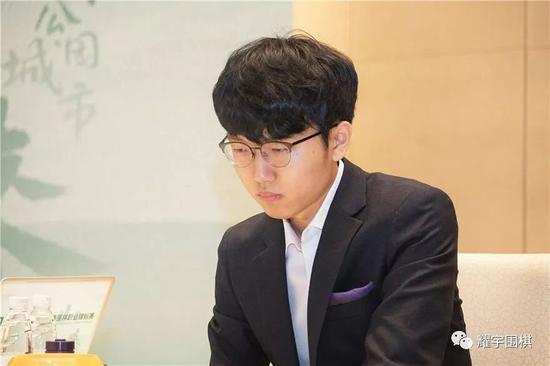 申真谞这盘棋就如正如陈耀烨在对局中感觉到的一样，有些急于求成。