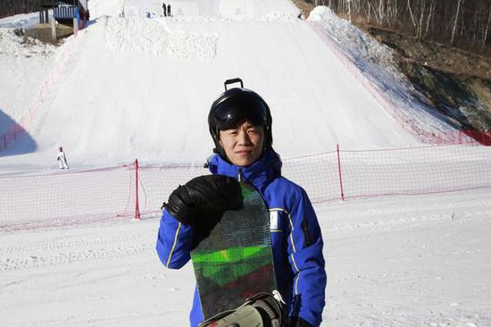 滑雪教练卢永帅（图/黄业）