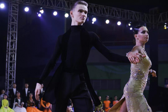 中外青少年高手无与伦比的风采展演